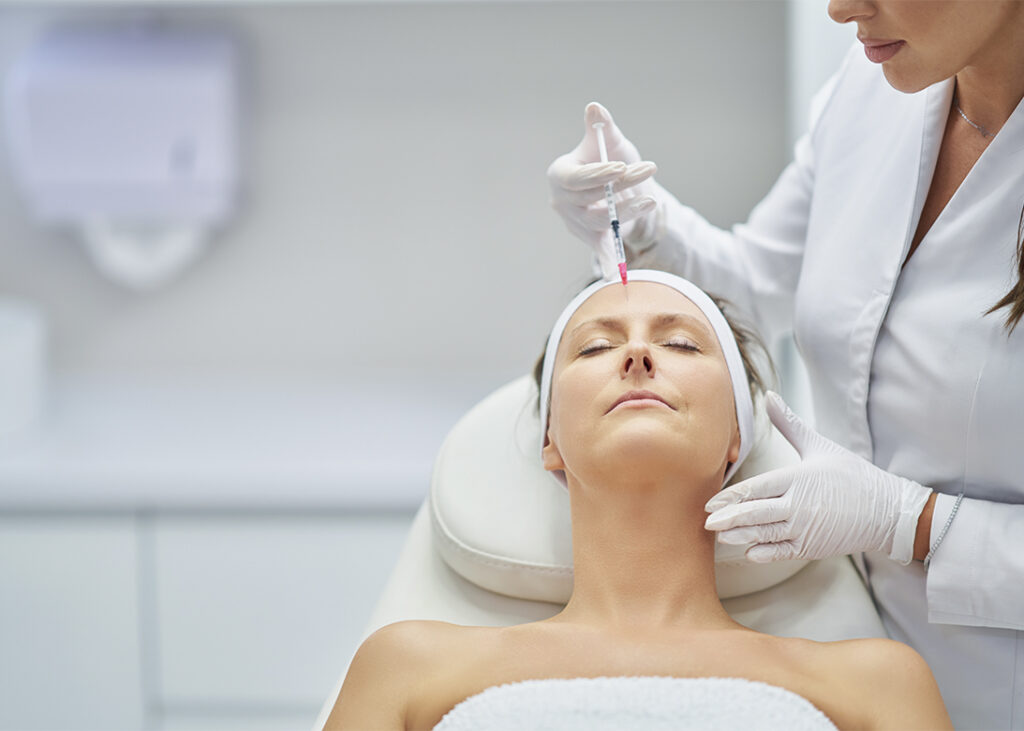 Te ofrecemos rejuvenecimiento facial.